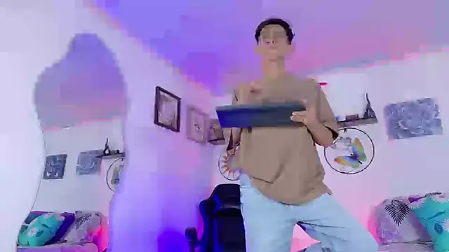 Snapshot of Noah_tyler_ chatting on October 2025 07:32:02 PM Noah tyler online show from October 2025 07:32:02 PM