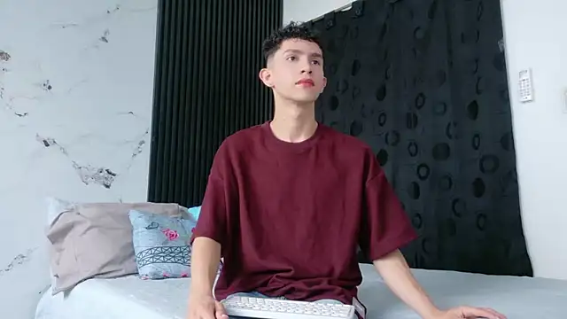 Noah tyler  online show from March 2026 06:01:01 PM