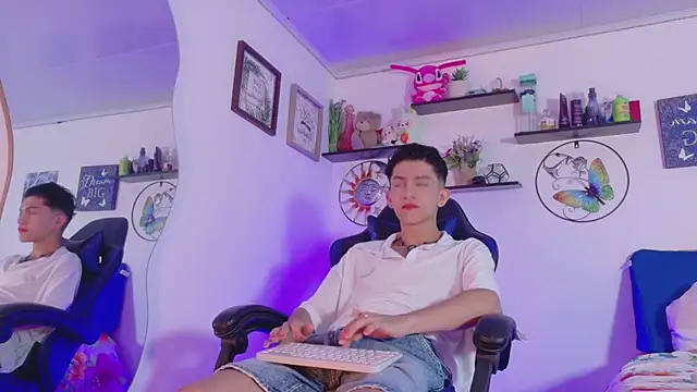 Noah tyler  online show from June 2026 10:33:02 PM