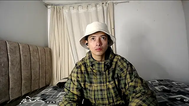 Snapshot of Yellowpokemon23 chatting on November 2025 05:19:02 AM Yellowpokemon23 online show from November 2025 05:19:02 AM