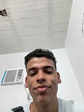 Snapshot of Leo_bunny_hot chatting on January 2025 04:46:02 PM Leo bunny hot online show from January 2025 04:46:02 PM