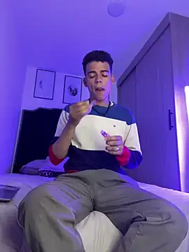 Snapshot of Leo_bunny_hot chatting on January 2025 12:54:01 AM Leo bunny hot online show from January 2025 12:54:01 AM