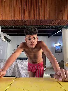 Snapshot of Leo_bunny_hot chatting on February 2025 08:13:02 PM Leo bunny hot online show from February 2025 08:13:02 PM