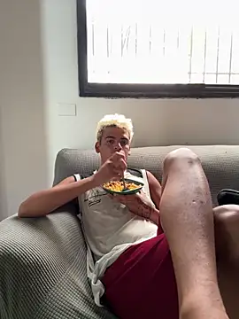 Snapshot of Leo_bunny_hot chatting on September 2025 06:19:02 PM Leo bunny hot online show from September 2025 06:19:02 PM