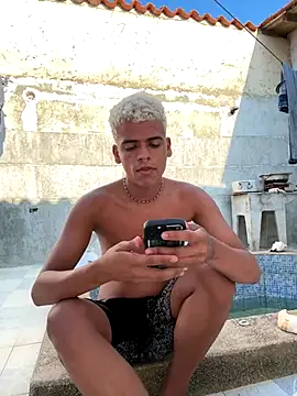 Snapshot of Leo_bunny_hot chatting on October 2025 08:18:01 PM Leo bunny hot online show from October 2025 08:18:01 PM