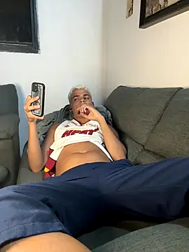 Snapshot of Leo_bunny_hot chatting on October 2025 06:23:01 AM Leo bunny hot online show from October 2025 06:23:01 AM