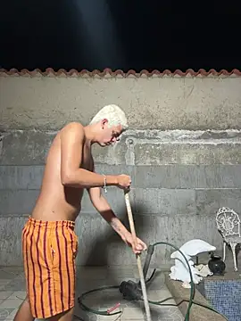 Snapshot of Leo_bunny_hot chatting on December 2025 05:59:02 AM Leo bunny hot online show from December 2025 05:59:02 AM