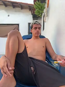 Snapshot of Leo_bunny_hot chatting on February 2026 08:18:01 PM Leo bunny hot online show from February 2026 08:18:01 PM