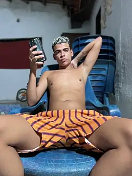 Snapshot of Leo_bunny_hot chatting on February 2026 10:49:01 PM Leo bunny hot online show from February 2026 10:49:01 PM