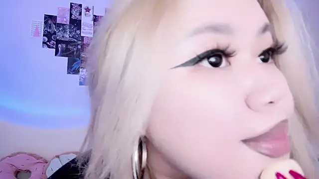 Snapshot of amelia_sunlight chatting on December 2024 04:43:02 AM amelia sunlight online show from December 2024 04:43:02 AM