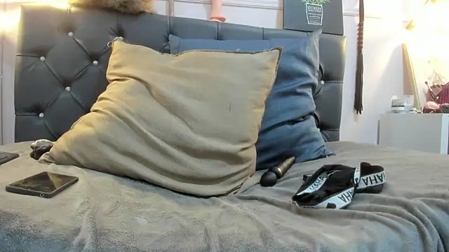 Slut Milf  online show from February 2025 10:52:02 PM