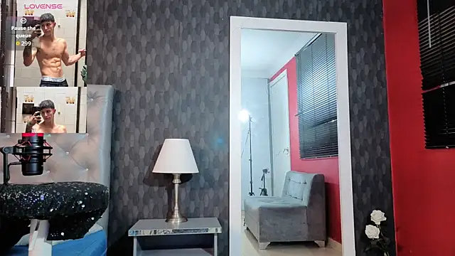 Cristopher23  online show from September 2025 08:19:01 PM