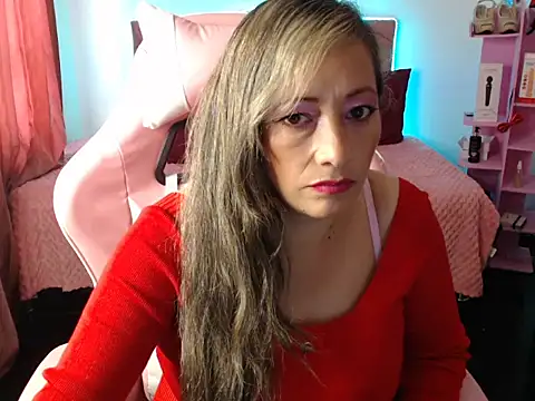 Snapshot of Melanyy_100 chatting on February 2025 08:53:02 PM Melanyy 100 online show from February 2025 08:53:02 PM