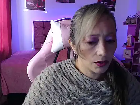 Snapshot of Melanyy_100 chatting on February 2025 08:03:02 PM Melanyy 100 online show from February 2025 08:03:02 PM