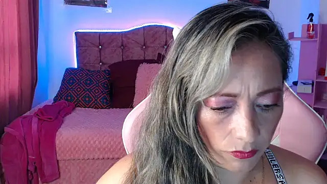 Snapshot of Melanyy_100 chatting on March 2025 09:23:02 PM Melanyy 100 online show from March 2025 09:23:02 PM