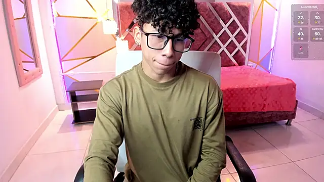 Snapshot of AkazaBoy_ chatting on January 2025 04:13:01 AM AkazaBoy online show from January 2025 04:13:01 AM