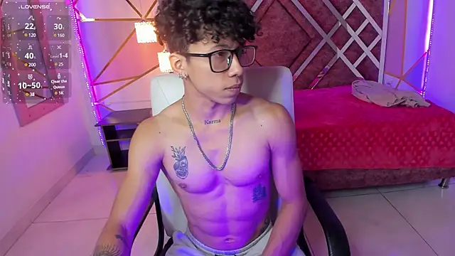 Snapshot of AkazaBoy_ chatting on February 2025 04:24:02 AM AkazaBoy online show from February 2025 04:24:02 AM