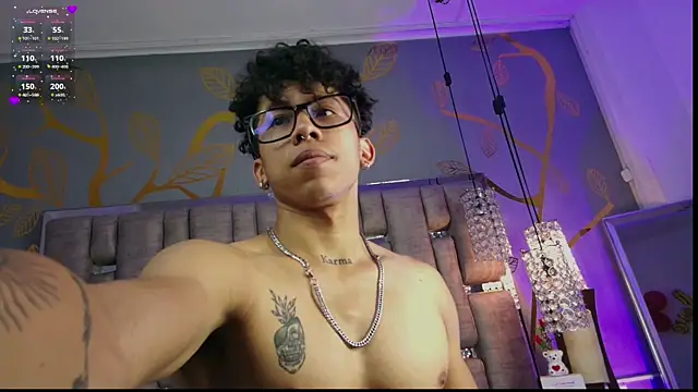 Snapshot of AkazaBoy_ chatting on February 2025 05:35:01 AM AkazaBoy online show from February 2025 05:35:01 AM