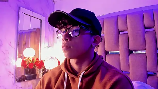 AkazaBoy  online show from December 2025 04:19:01 AM