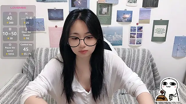 Snapshot of LiLiYbaby chatting on April 2026 06:47:02 AM LiLiYbaby online show from April 2026 06:47:02 AM