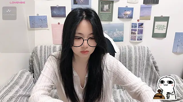 Snapshot of LiLiYbaby chatting on April 2026 06:31:02 AM LiLiYbaby online show from April 2026 06:31:02 AM