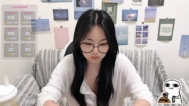 Snapshot of LiLiYbaby chatting on May 2026 06:33:01 AM LiLiYbaby online show from May 2026 06:33:01 AM