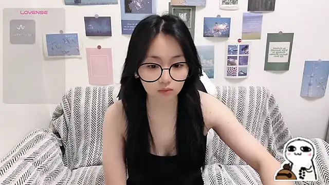 Snapshot of LiLiYbaby chatting on May 2026 06:43:02 AM LiLiYbaby online show from May 2026 06:43:02 AM