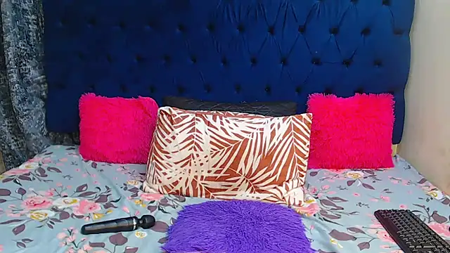 Snapshot of MelaninBear chatting on September 2025 07:28:01 PM MelaninBear online show from September 2025 07:28:01 PM