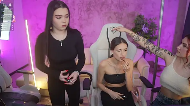 Snapshot of Magnetic_Mia_ chatting on February 2025 03:46:01 PM Magnetic Mia online show from February 2025 03:46:01 PM