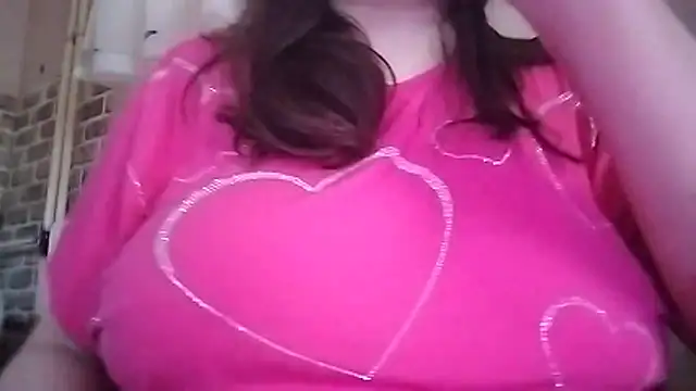 AalinnaK online show from April 2026 12:39:01 PM