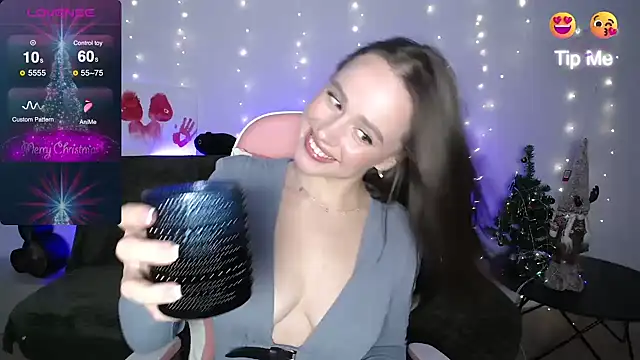 Emillias online show from December 2024 10:12:01 PM