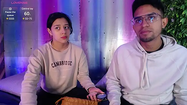 Snapshot of floriamANDjazmin chatting on January 2025 11:13:02 AM floriamANDjazmin online show from January 2025 11:13:02 AM