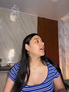 floriamANDjazmin online show from May 2026 06:50:02 PM