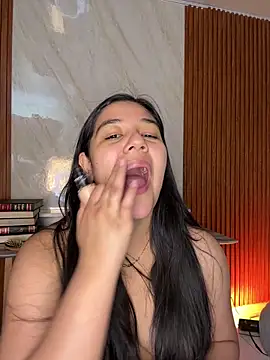 floriamANDjazmin online show from May 2026 06:58:01 PM