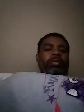 Snapshot of SLOWSTRO chatting on January 2025 06:43:02 PM SLOWSTRO online show from January 2025 06:43:02 PM