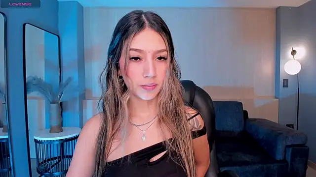 Snapshot of TaraLawrence chatting on February 2025 03:21:01 AM TaraLawrence online show from February 2025 03:21:01 AM