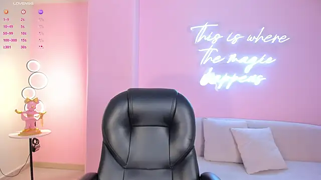 Snapshot of TaraLawrence chatting on March 2025 05:36:02 PM TaraLawrence online show from March 2025 05:36:02 PM