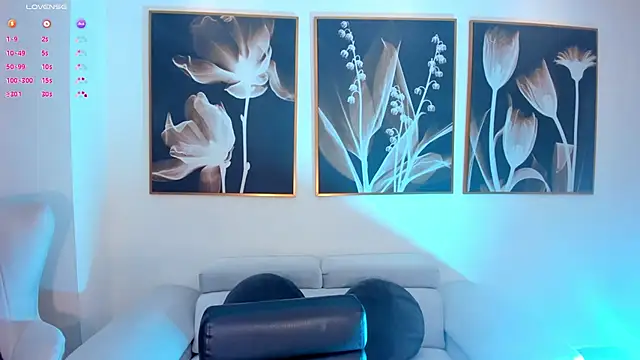 Snapshot of TaraLawrence chatting on October 2025 02:21:02 AM TaraLawrence online show from October 2025 02:21:02 AM