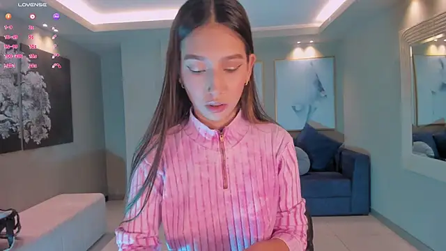 Snapshot of TaraLawrence chatting on October 2025 04:48:01 AM TaraLawrence online show from October 2025 04:48:01 AM