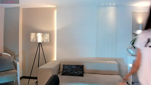 Snapshot of TaraLawrence chatting on October 2025 04:53:02 AM TaraLawrence online show from October 2025 04:53:02 AM