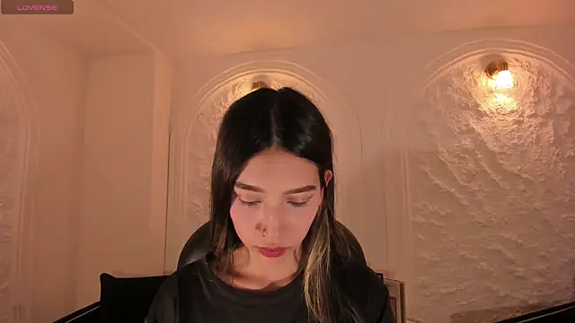 Snapshot of TaraLawrence chatting on December 2025 03:46:01 AM TaraLawrence online show from December 2025 03:46:01 AM