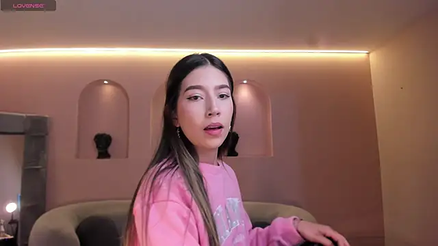 Snapshot of TaraLawrence chatting on January 2026 03:20:02 AM TaraLawrence online show from January 2026 03:20:02 AM