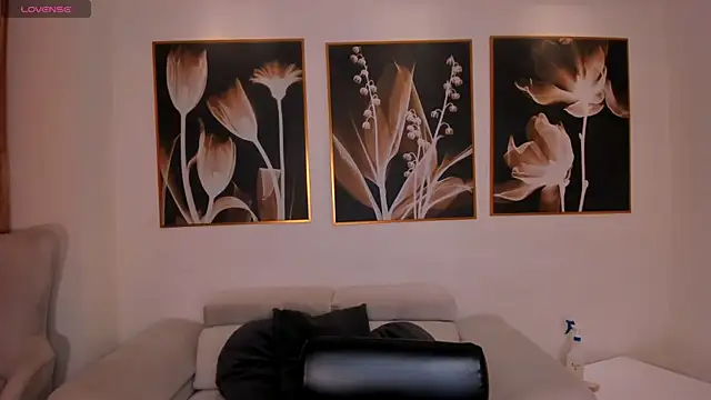 Snapshot of TaraLawrence chatting on February 2026 03:33:02 AM TaraLawrence online show from February 2026 03:33:02 AM