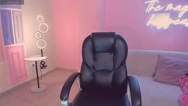 Snapshot of TaraLawrence chatting on February 2026 05:00:01 AM TaraLawrence online show from February 2026 05:00:01 AM