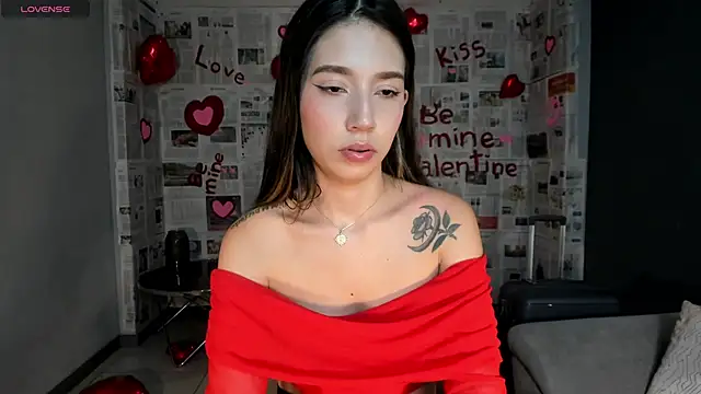 Snapshot of TaraLawrence chatting on February 2026 09:44:01 PM TaraLawrence online show from February 2026 09:44:01 PM