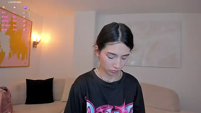 Snapshot of TaraLawrence chatting on February 2026 03:37:02 AM TaraLawrence online show from February 2026 03:37:02 AM