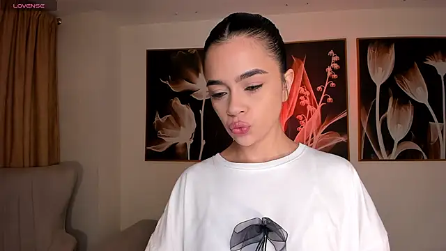 Snapshot of AlanaCraft chatting on September 2025 12:07:01 PM AlanaCraft online show from September 2025 12:07:01 PM