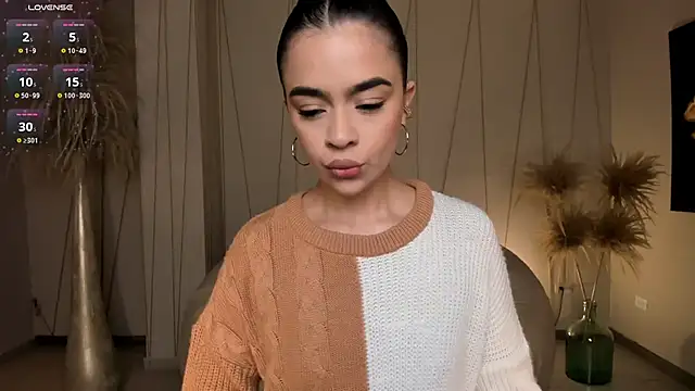 Snapshot of AlanaCraft chatting on October 2025 12:24:02 PM AlanaCraft online show from October 2025 12:24:02 PM