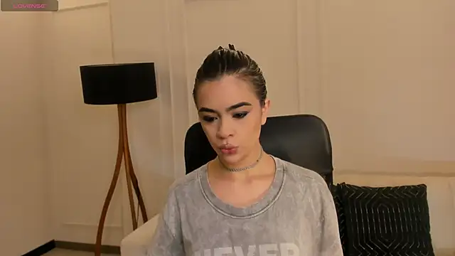 Snapshot of AlanaCraft chatting on October 2025 12:17:01 PM AlanaCraft online show from October 2025 12:17:01 PM