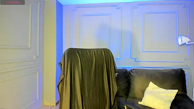 Snapshot of AlanaCraft chatting on November 2025 12:16:01 PM AlanaCraft online show from November 2025 12:16:01 PM